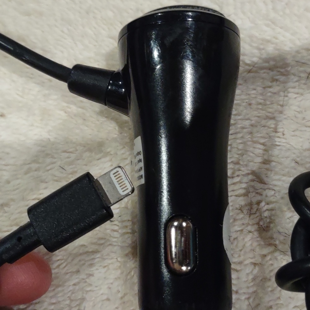 Apple Chargers Car Charger And Wall - Picture 2 of 7
